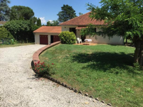 Évasion en Dordogne: Maison au bord de l'eau avec parking privé - FR-1-616-413